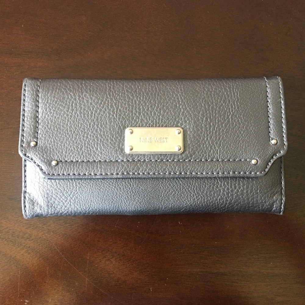 Nine West wallet